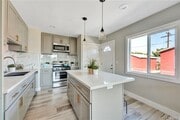 Photo - 907 W Arbutus St House