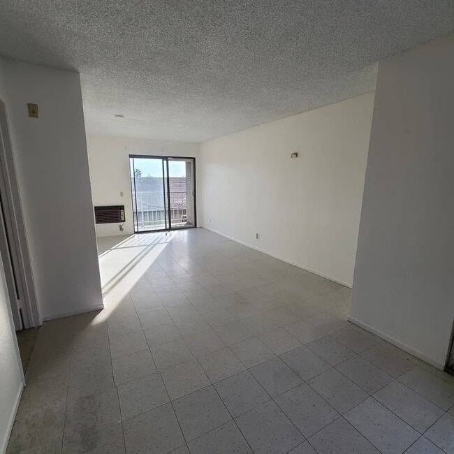 Photo - 390 Avenue 57