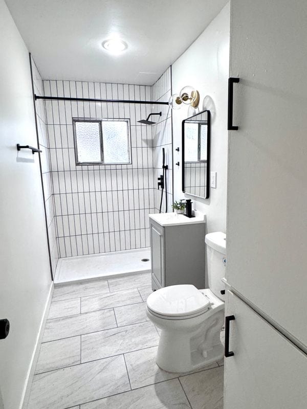 Photo - 1540 W 60th St