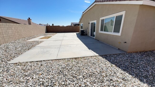 Photo - 4 BEDROOM, 3 BATH VICTORVILLE HOME