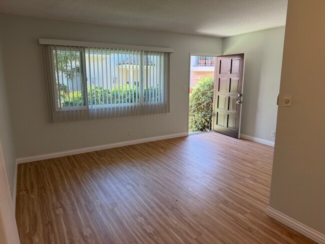 Building Photo - 834 10th St Unit 2