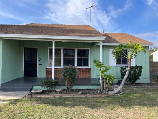Photo - Home with Great Outdoor Space!