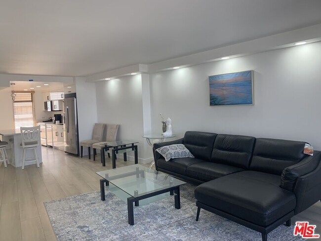 Building Photo - 4265 Marina City Dr Unit 907