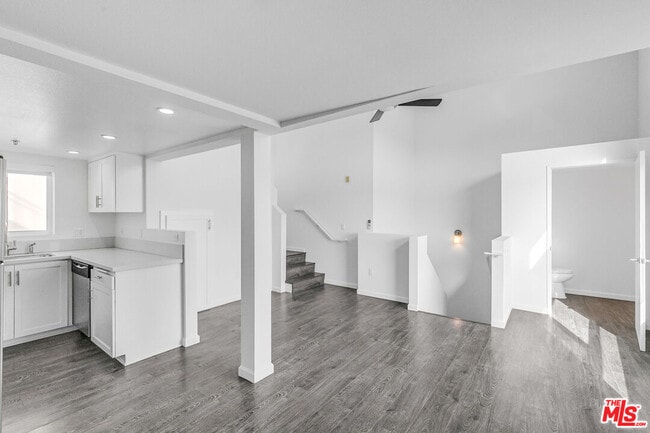 Photo - 4980 S Centinela Ave Unit 12