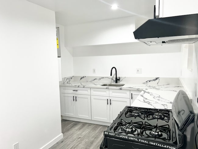 Building Photo - 5495 Atlantic Ave Unit 2 Rental