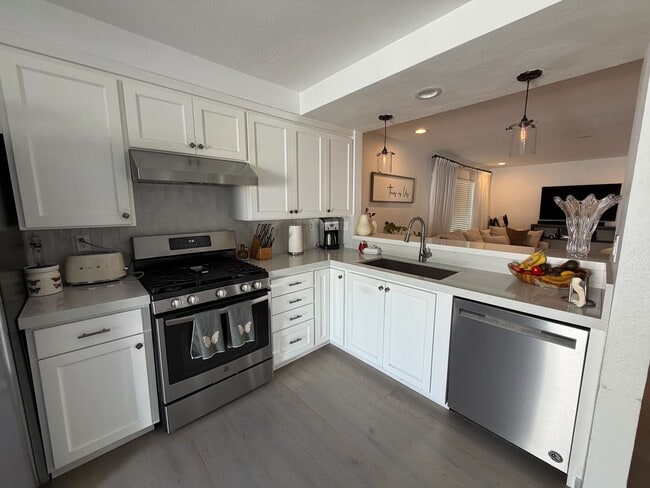 Building Photo - 25885 Trabuco Rd