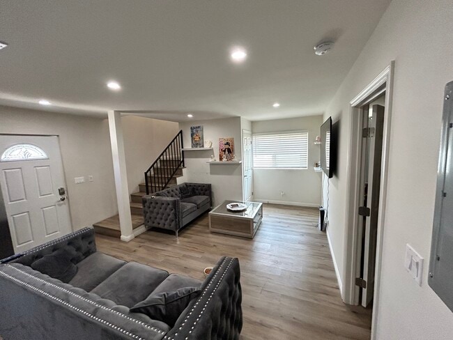 Photo - 6724 Nestle Ave