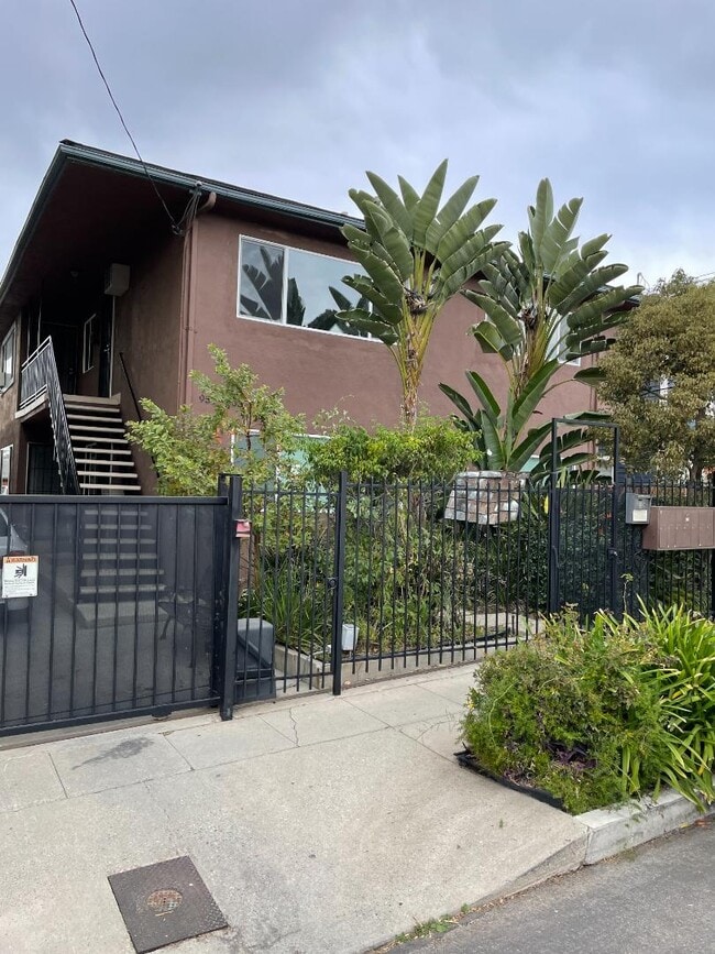 Photo - 955 Hyperion Ave