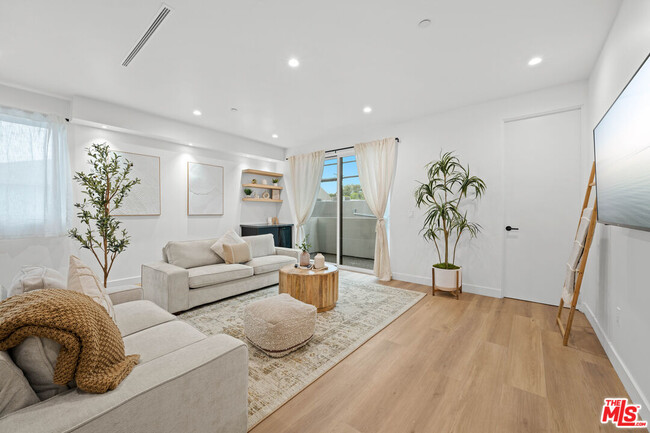 Photo - 841 N McCadden Pl Unit 2