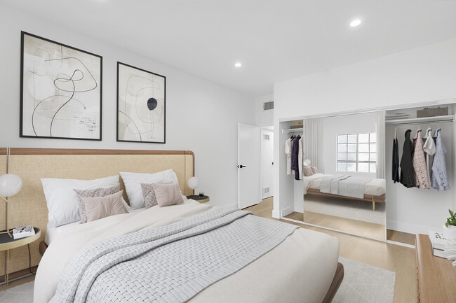 Photo - 2062 Dracena Dr
