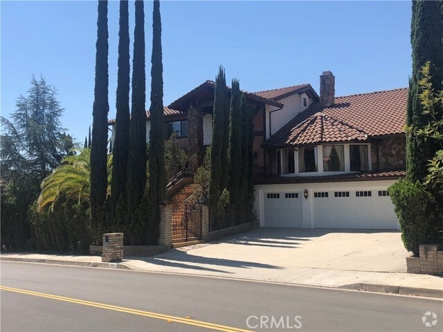Building Photo - 668 E Sunset Dr N Rental