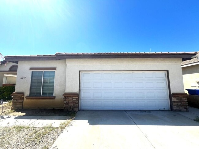Photo - 5 bed, 2 bath located in Victorville, CA