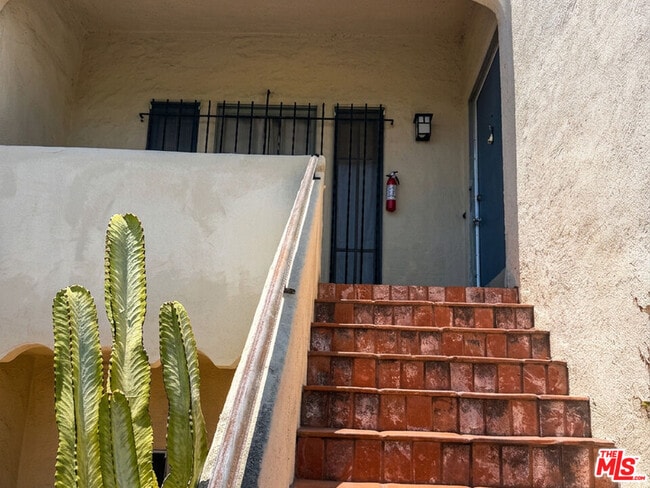 Photo - 1295 Cochran Ave