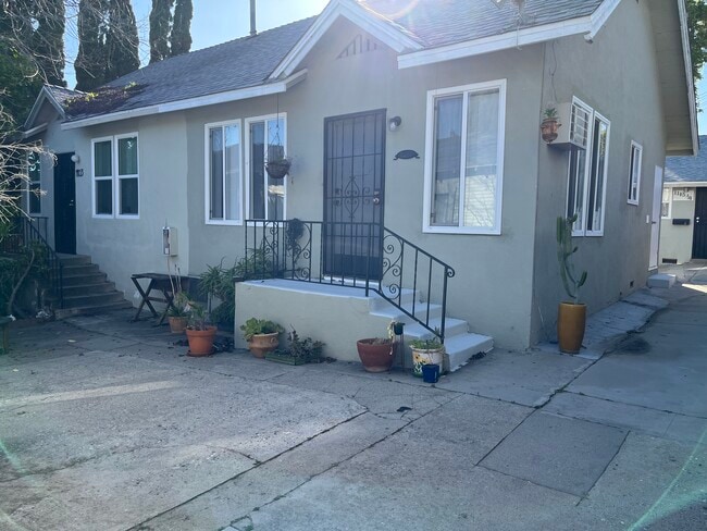 Building Photo - 1101 Waterloo St Unit 1105