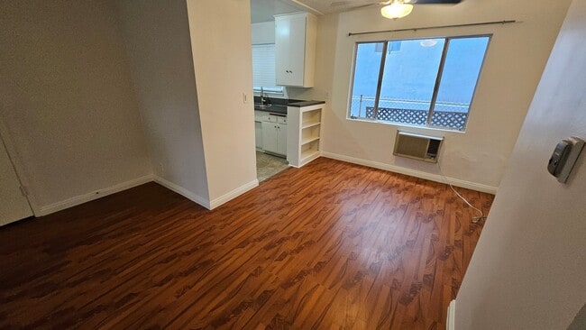 Photo - 638 N W Knoll Dr Unit 3