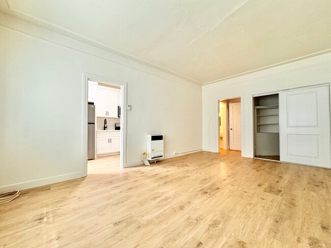 Building Photo - 1818 Whitley Ave Unit 201 Rental