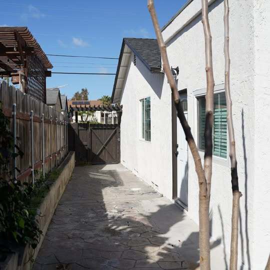 Photo - 141 Lausanne Dr House