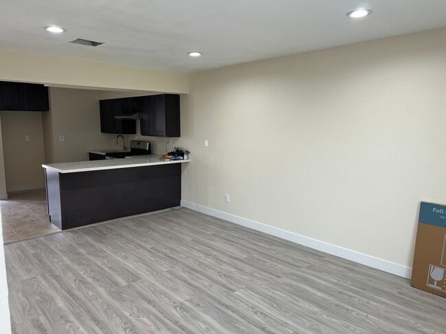 Photo - 884 N Cota St Apartment