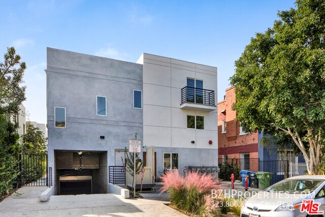 6032 1/2 Romaine St.-4 - 6032 1/2 Romaine St.-4 Apartment Unit 4