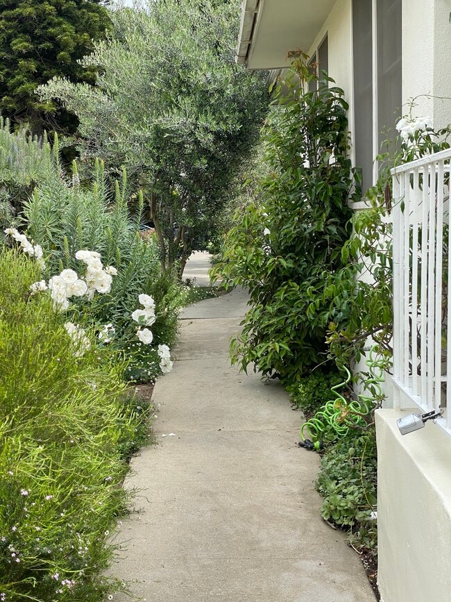 Building Photo - 830 20th St