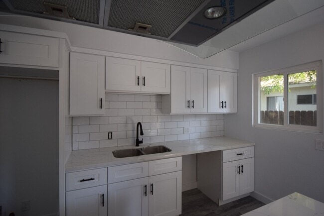 Photo - 15940 Hart St Unit 15950