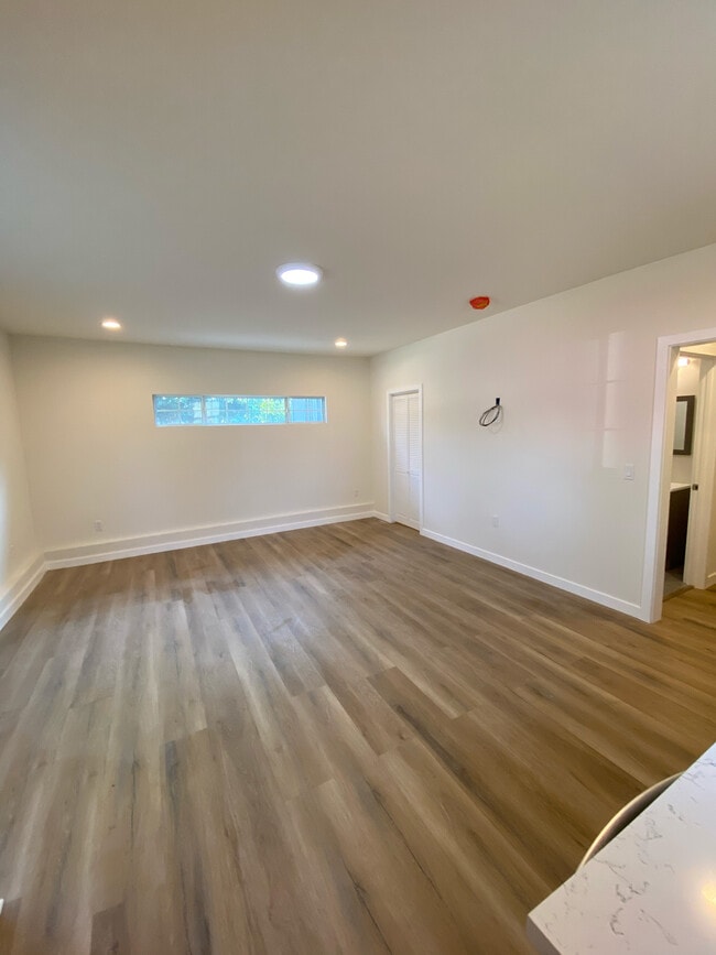 Photo - 8415 Beckford Ave Unit B