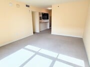 Photo - 425 W Beech St