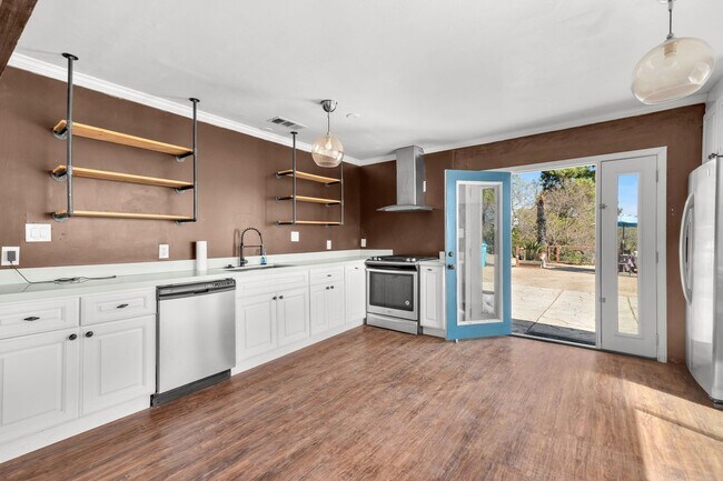 Photo - 7267 Saranac St
