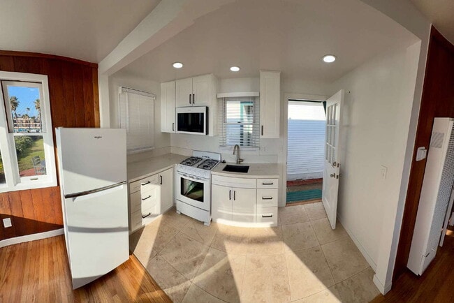 Photo - !!! OPEN HOUSE !!! - Every Saturday and  from 1:00pm to 3:00pm Unit 25