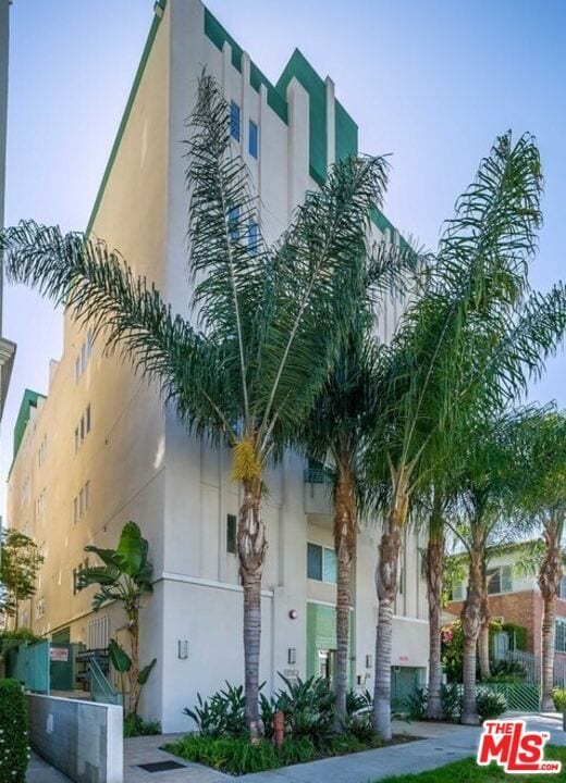 Building Photo - 906 Serrano Ave Unit 303