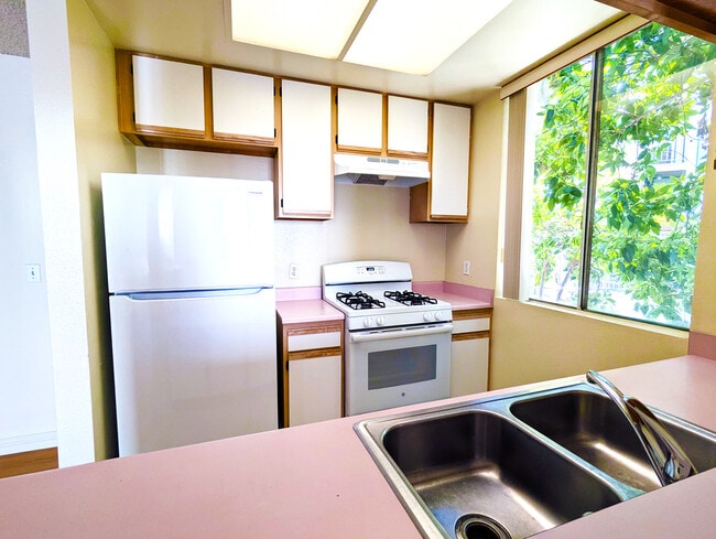 Photo - 553 S St Andrews Pl