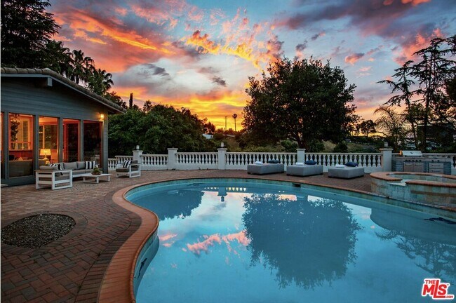 Photo - 3200 Oakley Dr