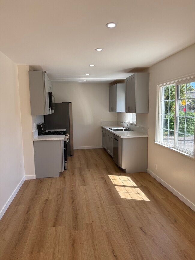 Kitchen Dining - 11307 Miranda St Unit 1