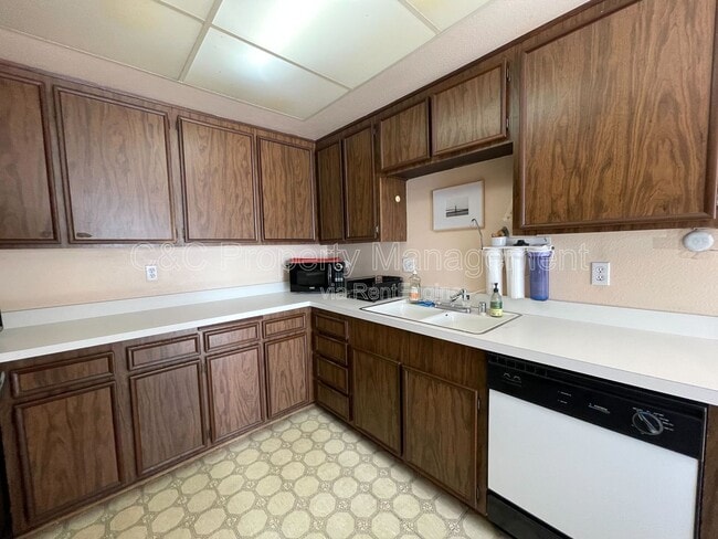 Photo - 294 Chambers St Unit 52