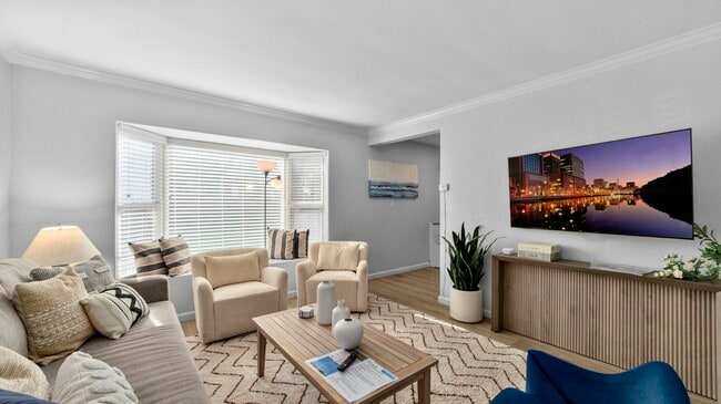 Building Photo - 806 W Brookes Ave Unit 806