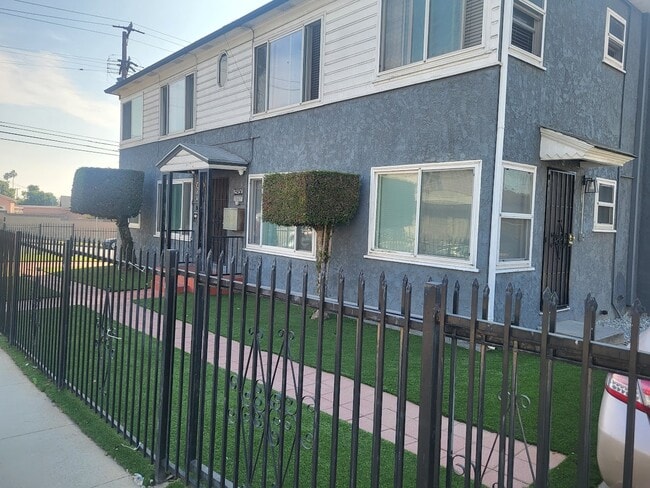 Building Photo - 10239 S 8th Ave Unit 3