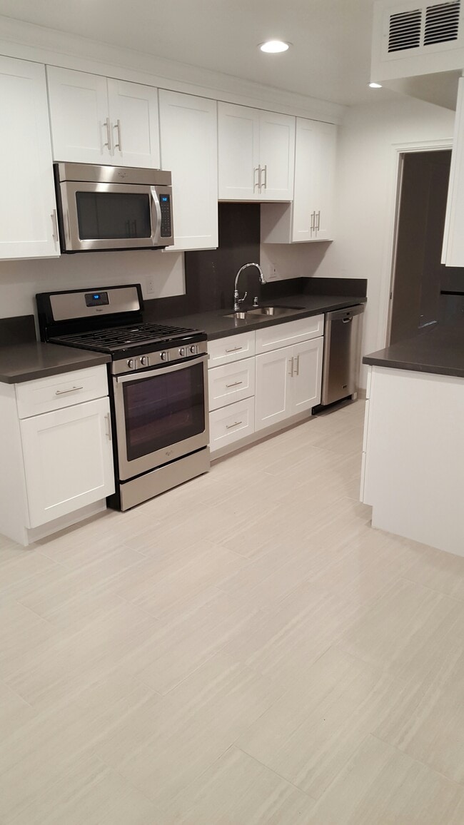 Building Photo - 1830 Kelton Ave Unit #5 Rental