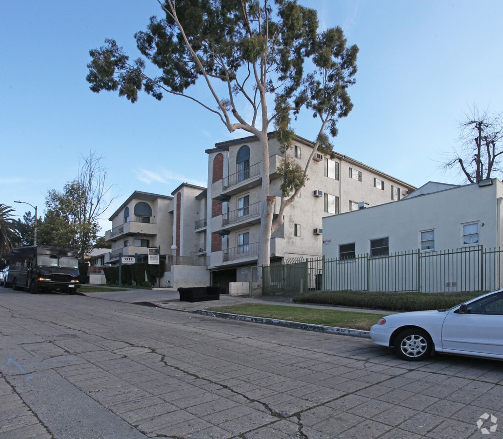 Photo - 1212 N Westmoreland Ave