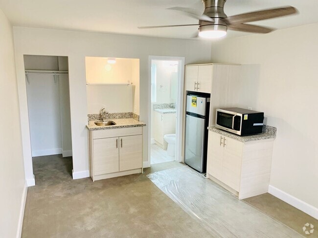 Building Photo - STUDIO APARTMENT AVAILABLE IN THE HEART OF... Unit 1141 Silverado St #123
