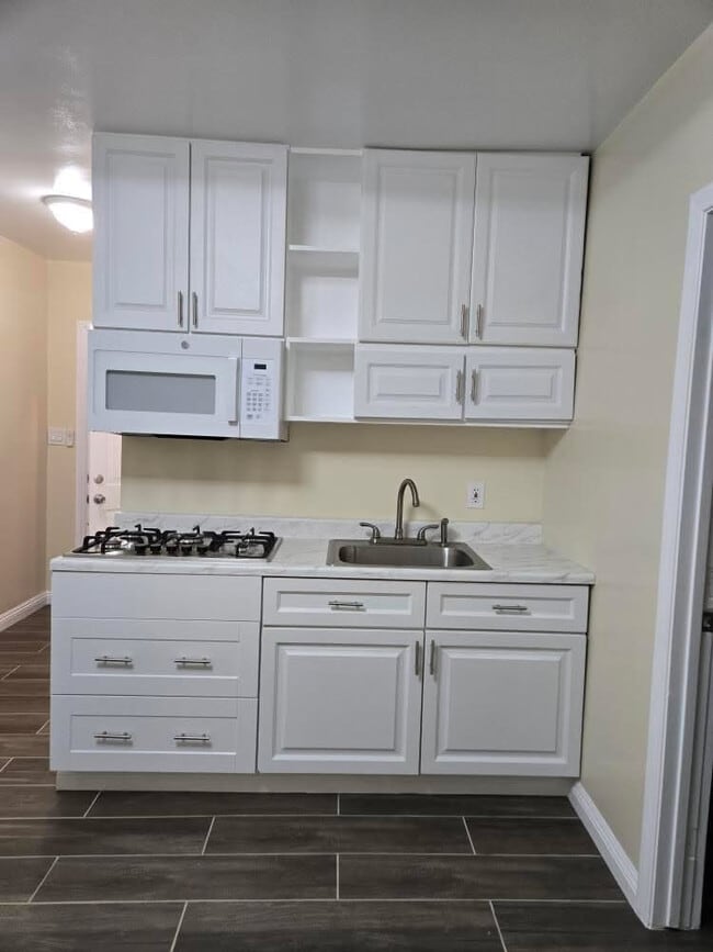 Kitchen - 2722 W 73rd St House
