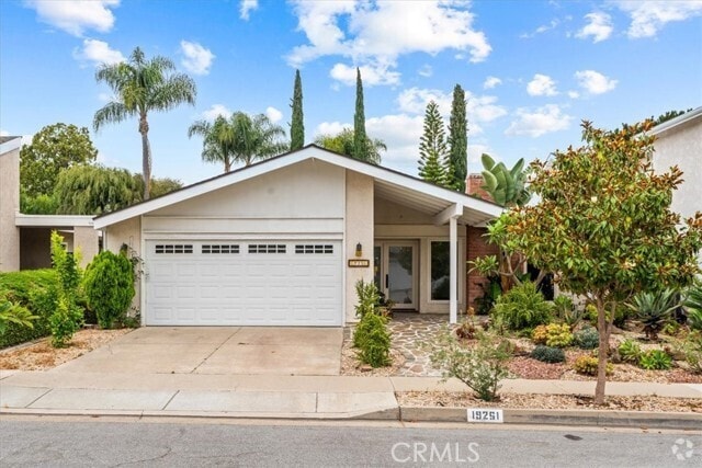 Building Photo - 19251 Sierra Cadiz Rd Rental