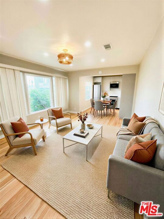 Photo - 16852 McCormick St