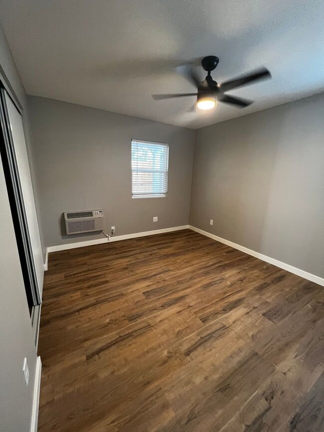 Building Photo - 5050 54th St Unit Room 1