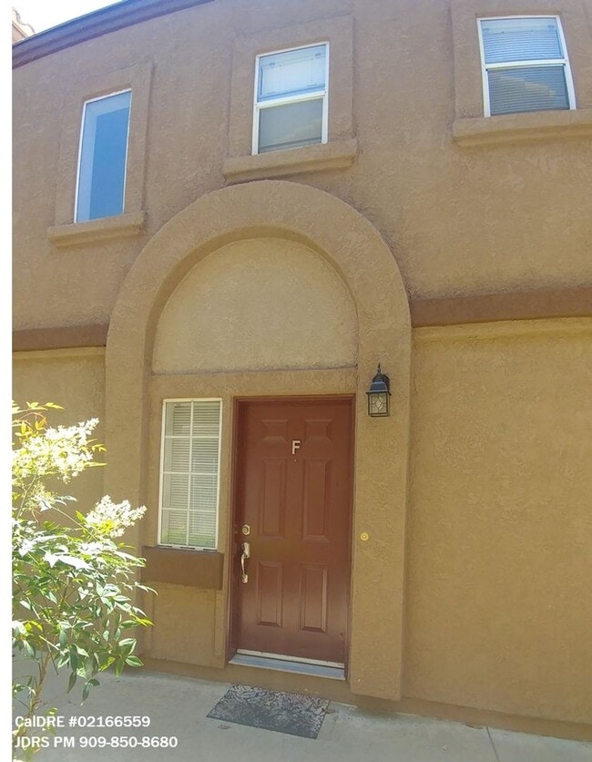 Building Photo - Chino Hills 2 Bedroom Townhome