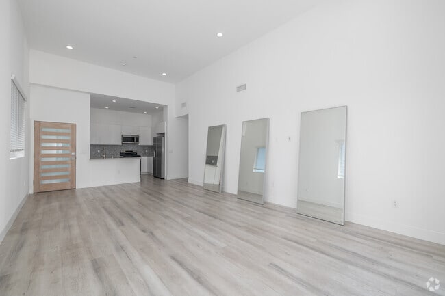 4BR, 3BA - 1,200SF - Living Room - 4550 W 18th St