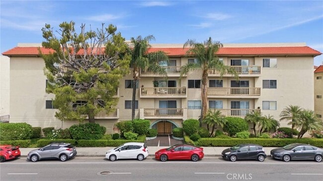 Building Photo - 5400 Lindley Ave Unit 121