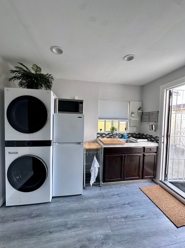 Building Photo - 12122 183rd St Unit Studio for rent Rental