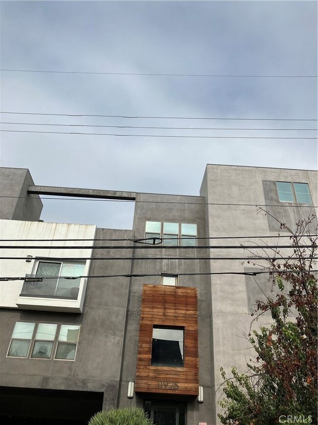 Building Photo - 11925 Kling St Unit 408-408 Rental