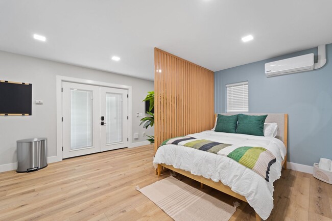 Building Photo - ? Modern Studio in National City – Furnish...