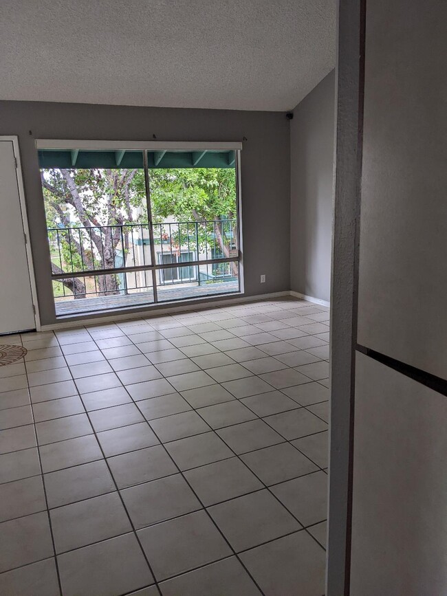 Building Photo - 1811 E Grand Ave Unit 126